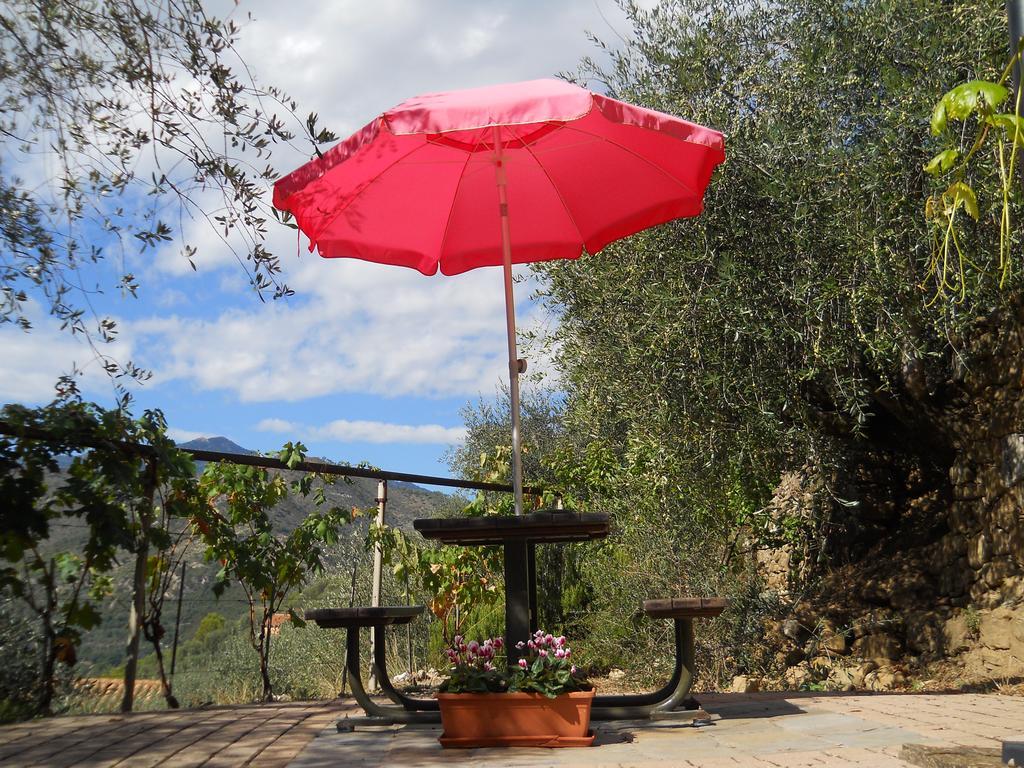 Lo Scoiattolo Villa Ventimiglia Buitenkant foto