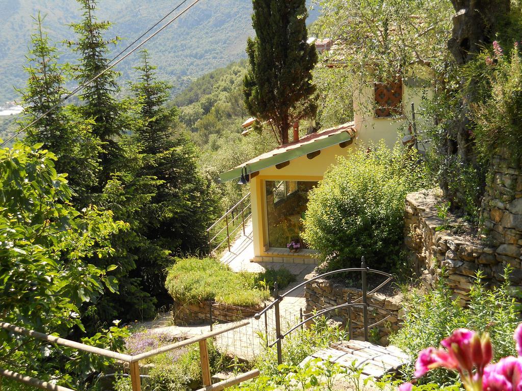 Lo Scoiattolo Villa Ventimiglia Buitenkant foto